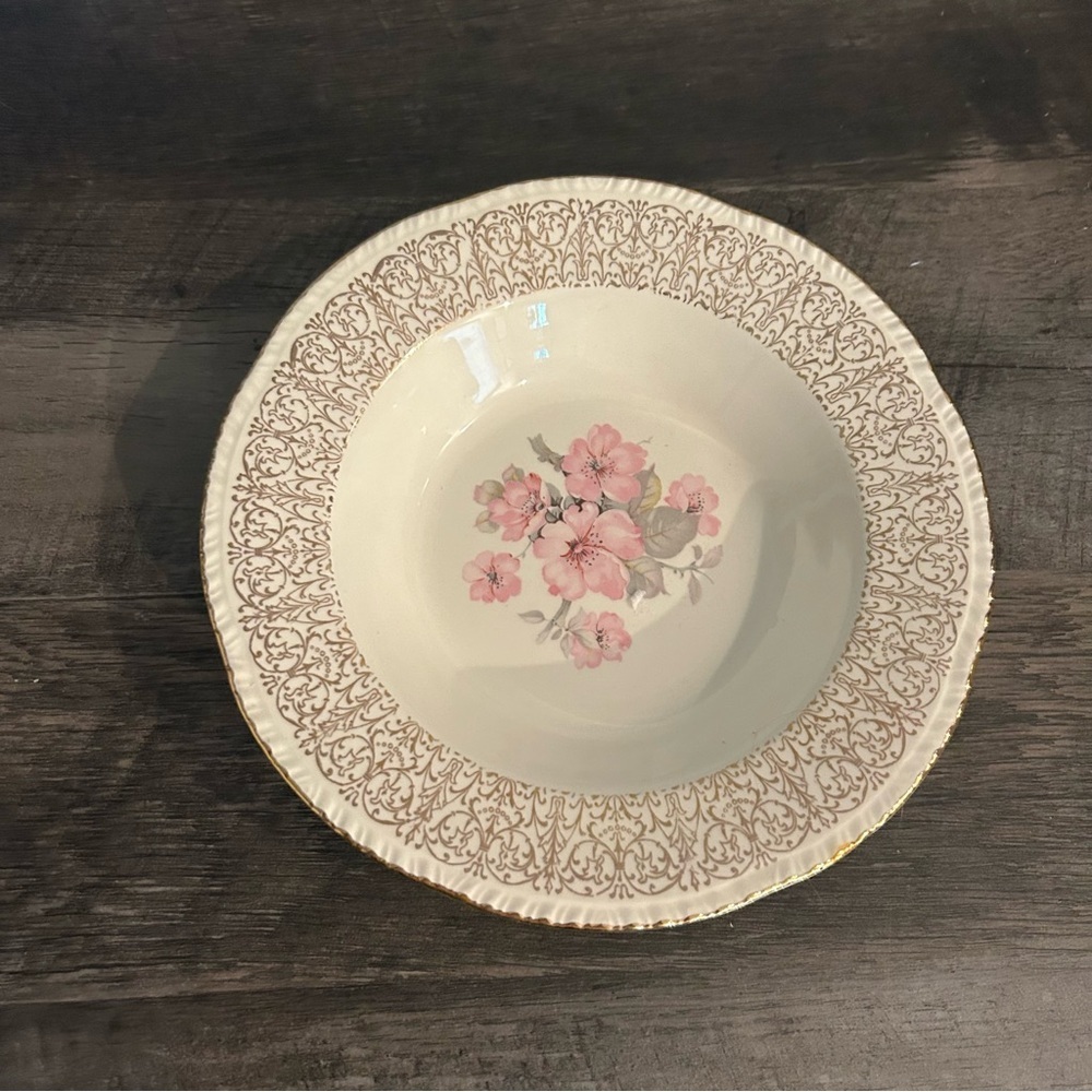 1953 Homer Laughlin Bowl Floral Pattern & Gold Filigree Trim 8.25"